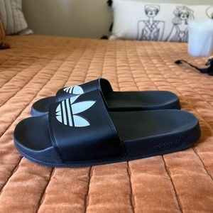 Adidas Slides 🖤🤍🖤 Women’s Size 9